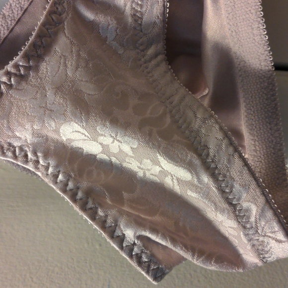 Bali Light Purple Floral Lace Wireless Bra 38D EUC - Picture 9 of 11